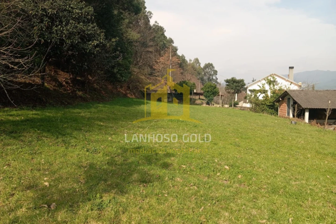 Terreno Misto para Venda em Águas Santas e Moure Foto 1