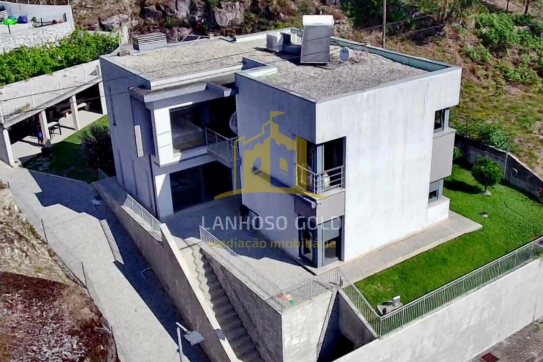 Moradia T4 para Venda em Vilela Foto 1