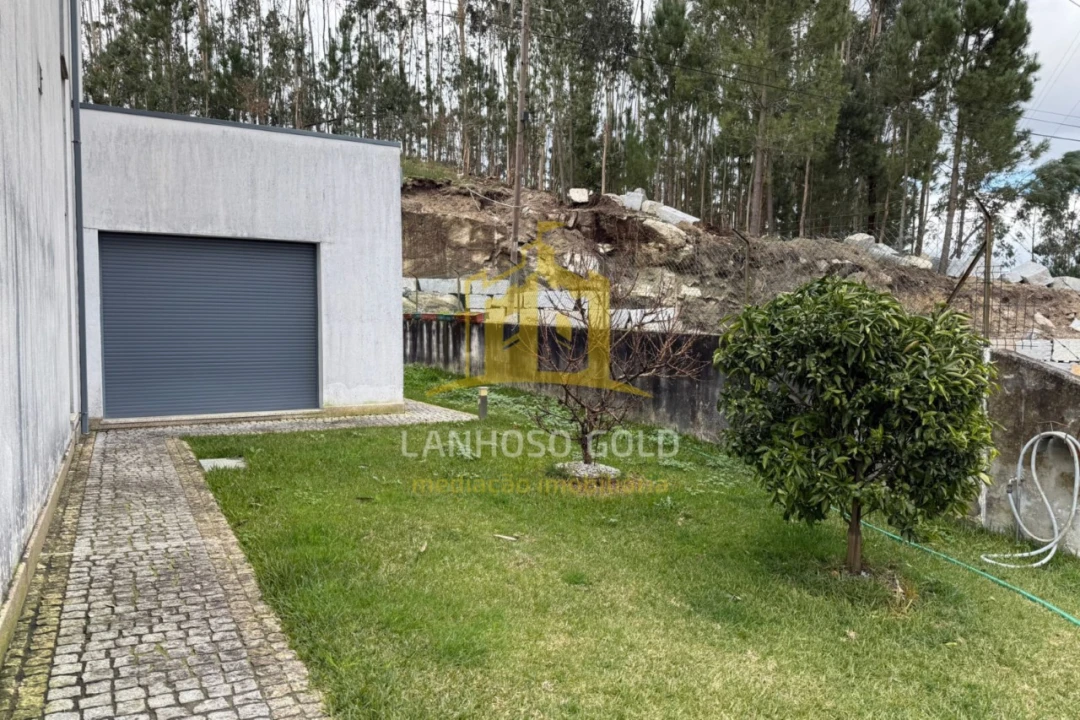 Moradia T4 para Venda em Vilela Foto 5