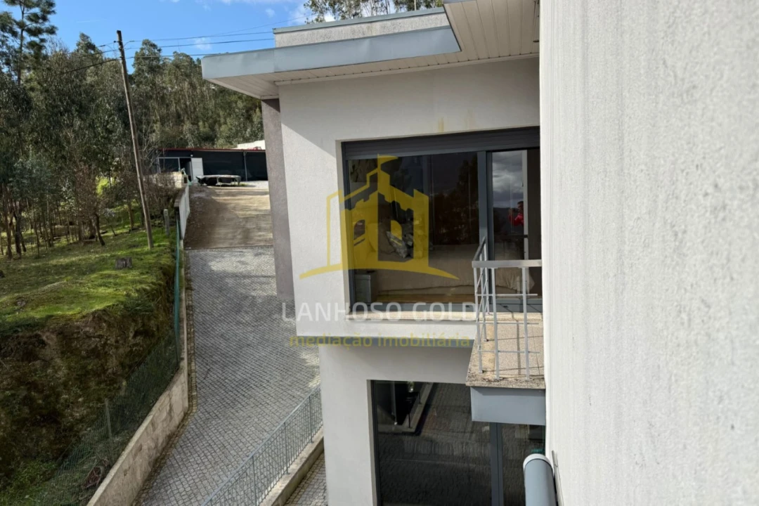 Moradia T4 para Venda em Vilela Foto 2