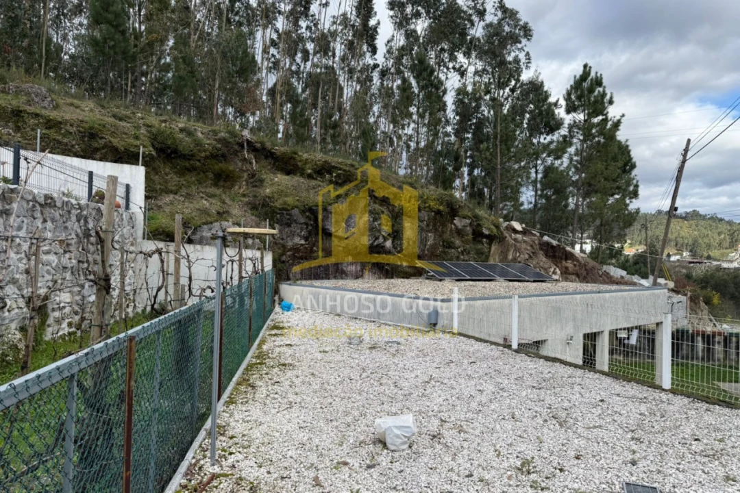 Moradia T4 para Venda em Vilela Foto 7