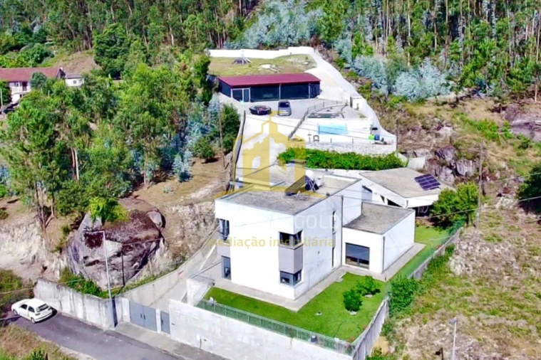 Moradia T4 para Venda em Vilela Foto 3