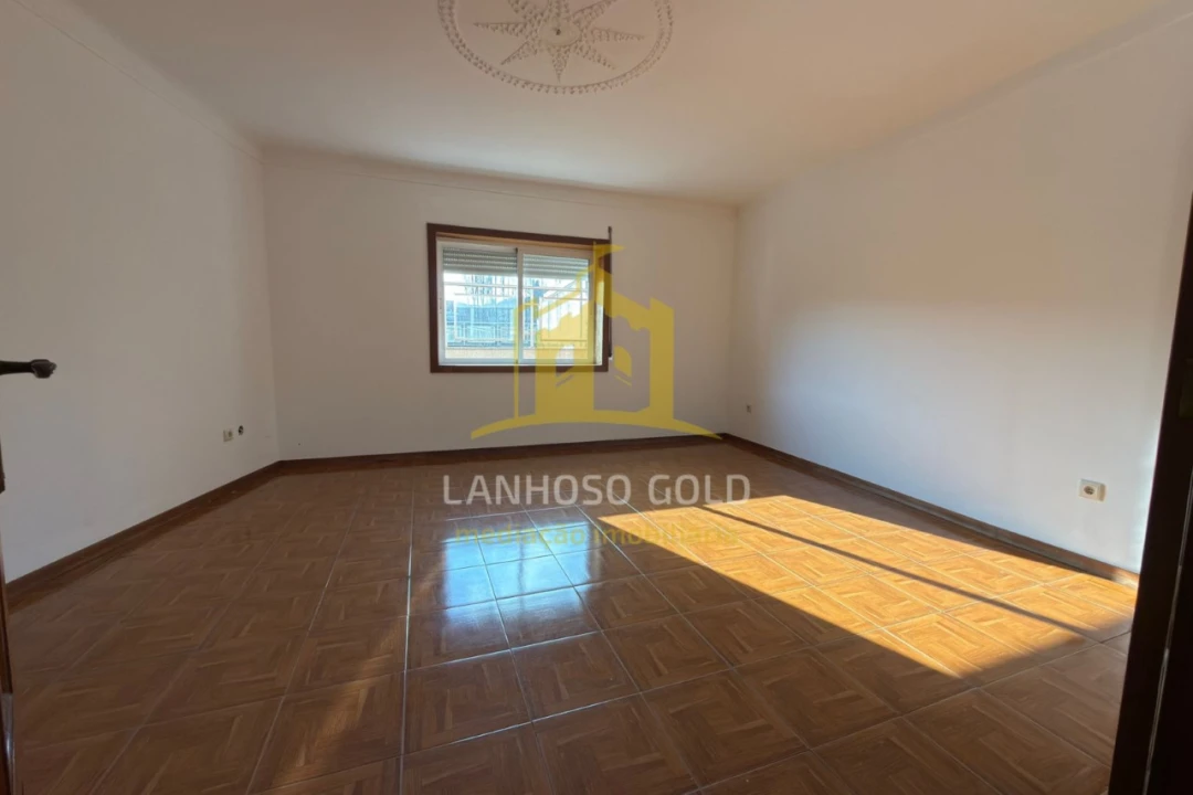 Apartamento T3 para Venda em Povoa de Lanhoso (N. Senhora do Amparo) Foto 2