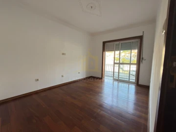 Apartamento T3 para Venda em Povoa de Lanhoso (N. Senhora do Amparo)