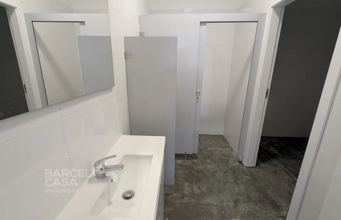 Armazém para Venda em Silveiros e Rio Covo (Santa Eulália) Foto 9