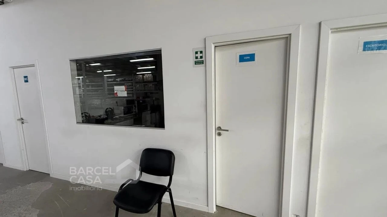 Armazém para Arrendamento em Sequeira Foto 4