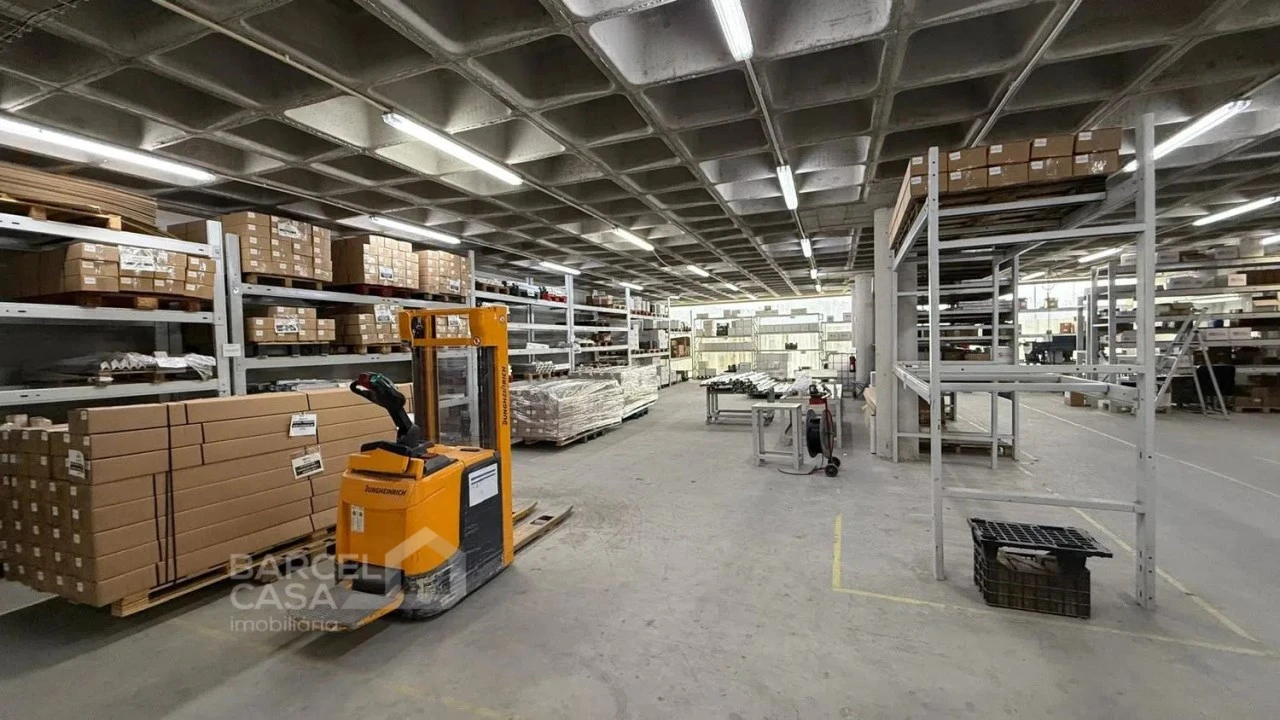 Armazém para Arrendamento em Sequeira Foto 5