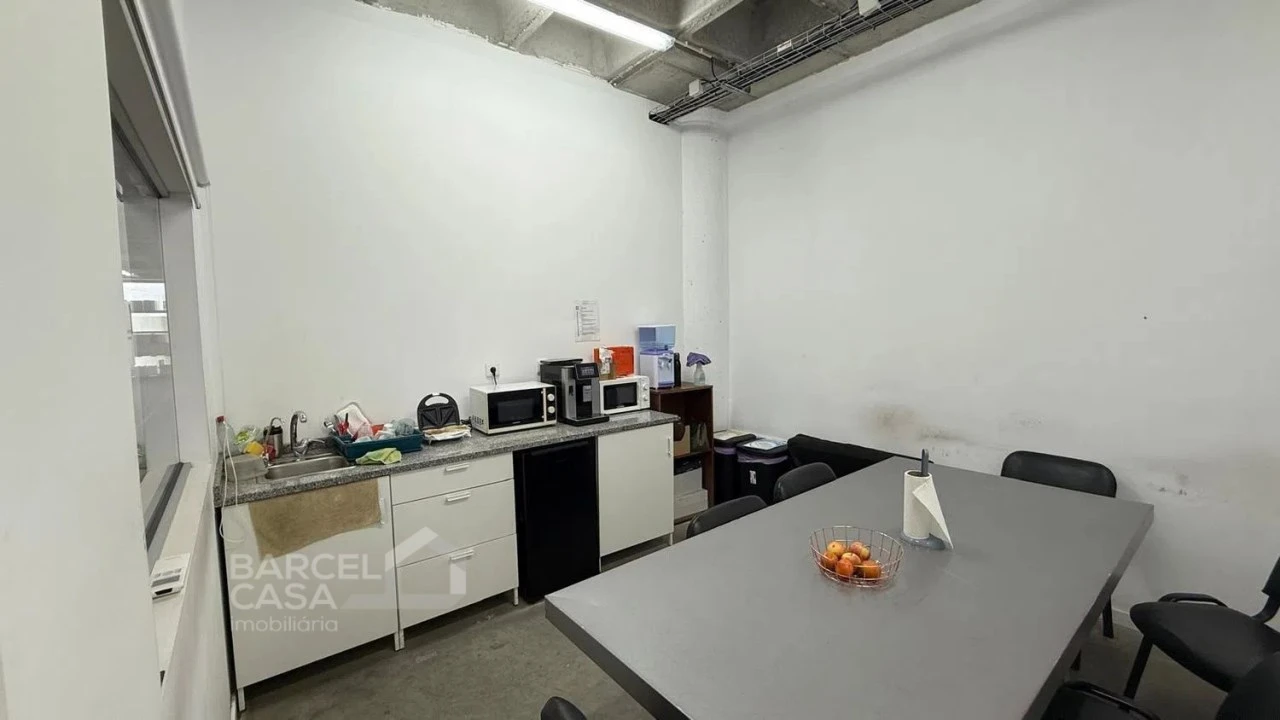 Armazém para Arrendamento em Sequeira Foto 10