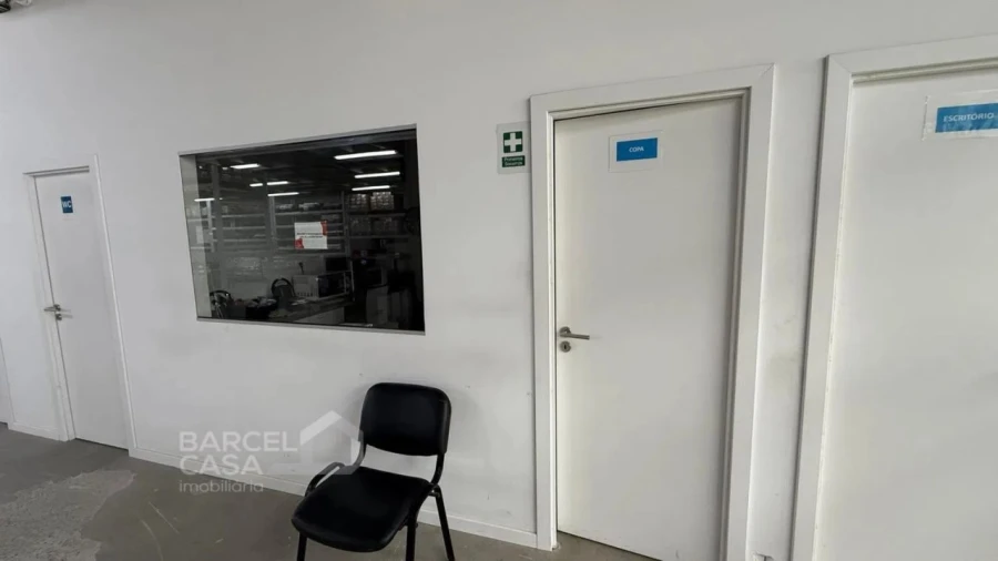 Armazém para Arrendamento em Sequeira Foto 4
