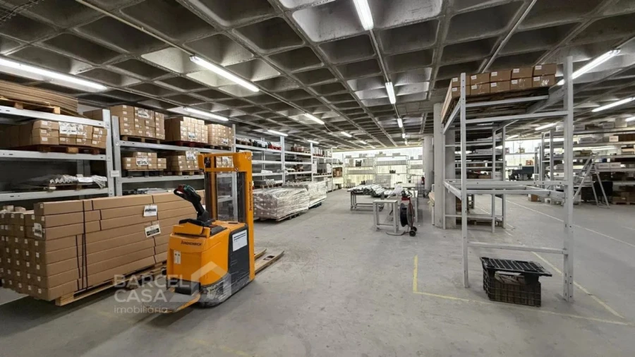 Armazém para Arrendamento em Sequeira Foto 5