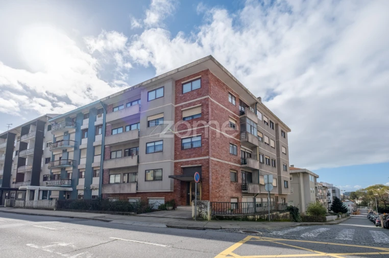 Apartamento T4 para Venda em Cedofeita, Santo Ildefonso, Sé, Miragaia, São Nicolau e Vitória Foto 2