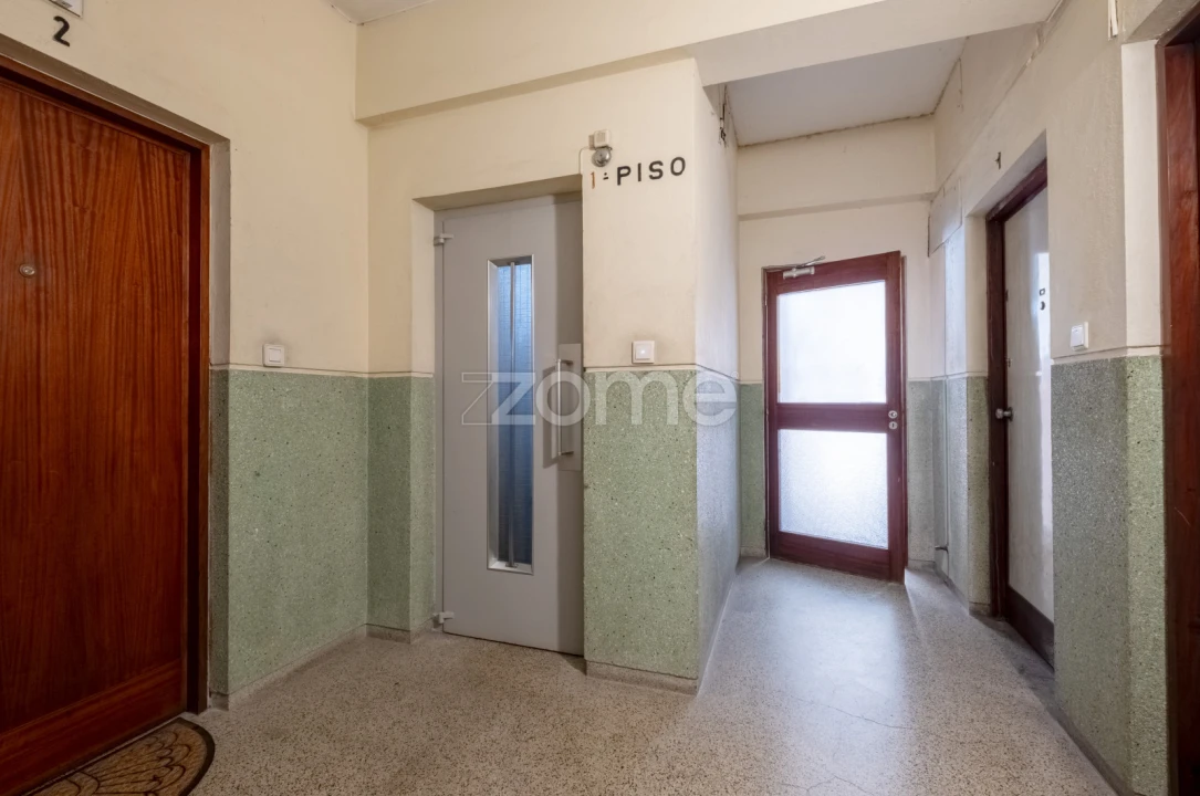 Apartamento T4 para Venda em Cedofeita, Santo Ildefonso, Sé, Miragaia, São Nicolau e Vitória Foto 4