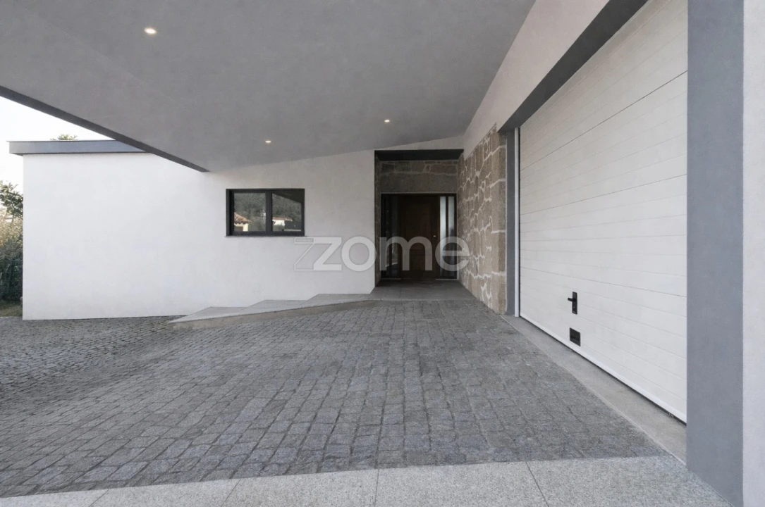 Moradia T4 para Venda em Dossãos Foto 8