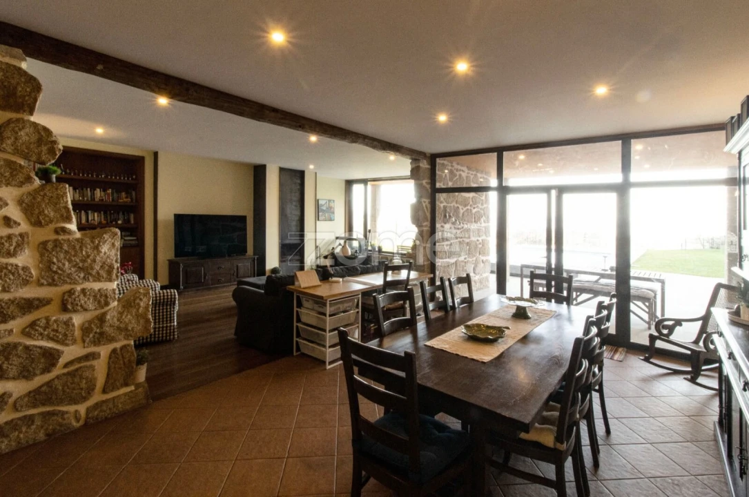 Moradia T4 para Venda em Dossãos Foto 1