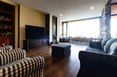 Moradia T4 para Venda em Dossãos