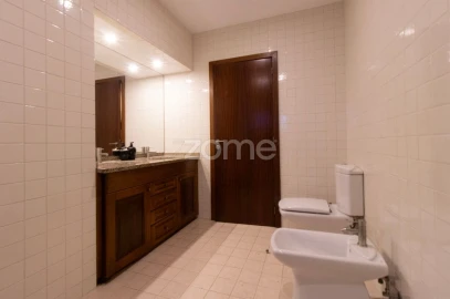 Moradia T4 para Venda em Dossãos