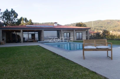 Moradia T4 para Venda em Dossãos