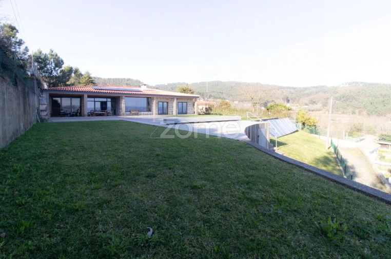 Moradia T4 para Venda em Dossãos Foto 36