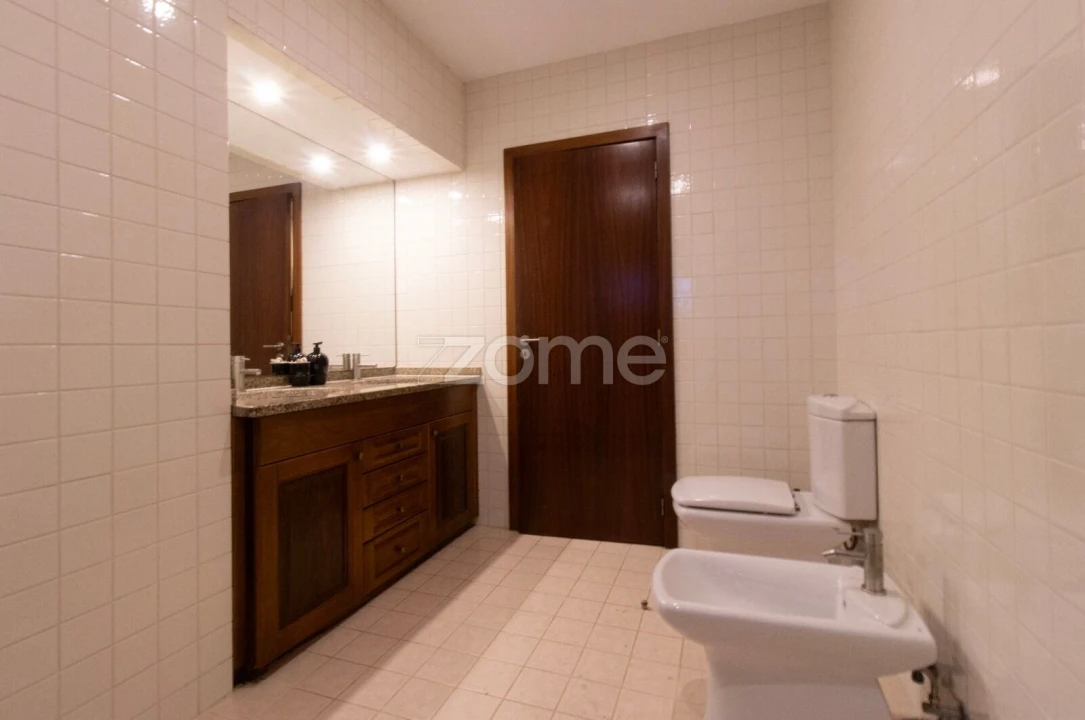 Moradia T4 para Venda em Dossãos Foto 22