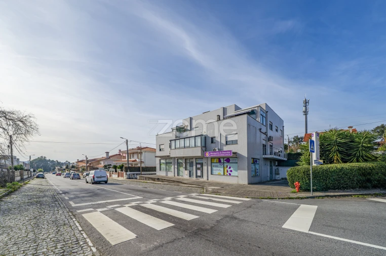 Apartamento T2 para Venda em Landim Foto 5