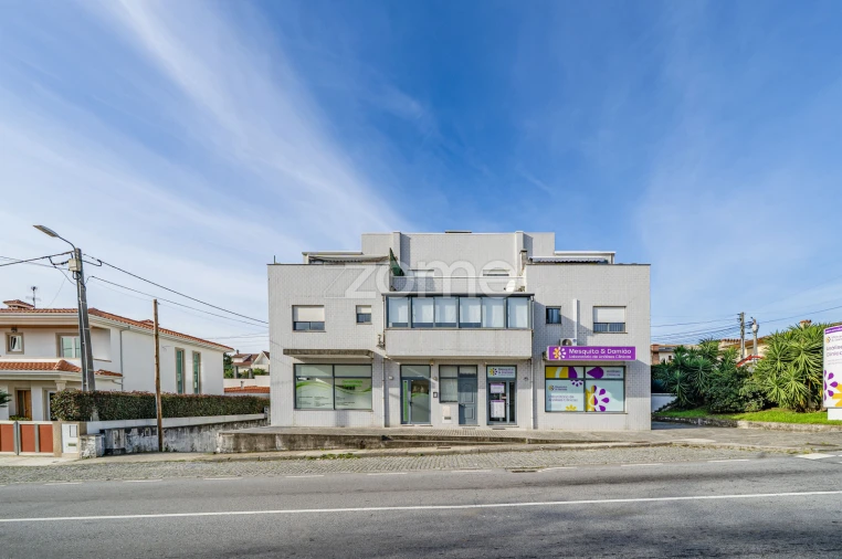 Apartamento T2 para Venda em Landim Foto 6