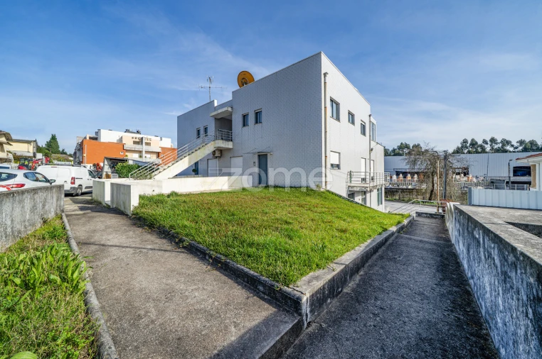 Apartamento T2 para Venda em Landim Foto 7