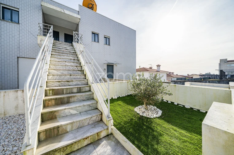 Apartamento T2 para Venda em Landim Foto 8