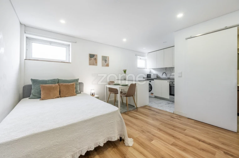 Apartamento T1 para Venda em Lordelo do Ouro e Massarelos Foto 2