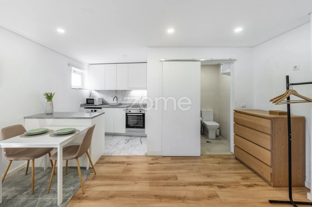 Apartamento T1 para Venda em Lordelo do Ouro e Massarelos Foto 1