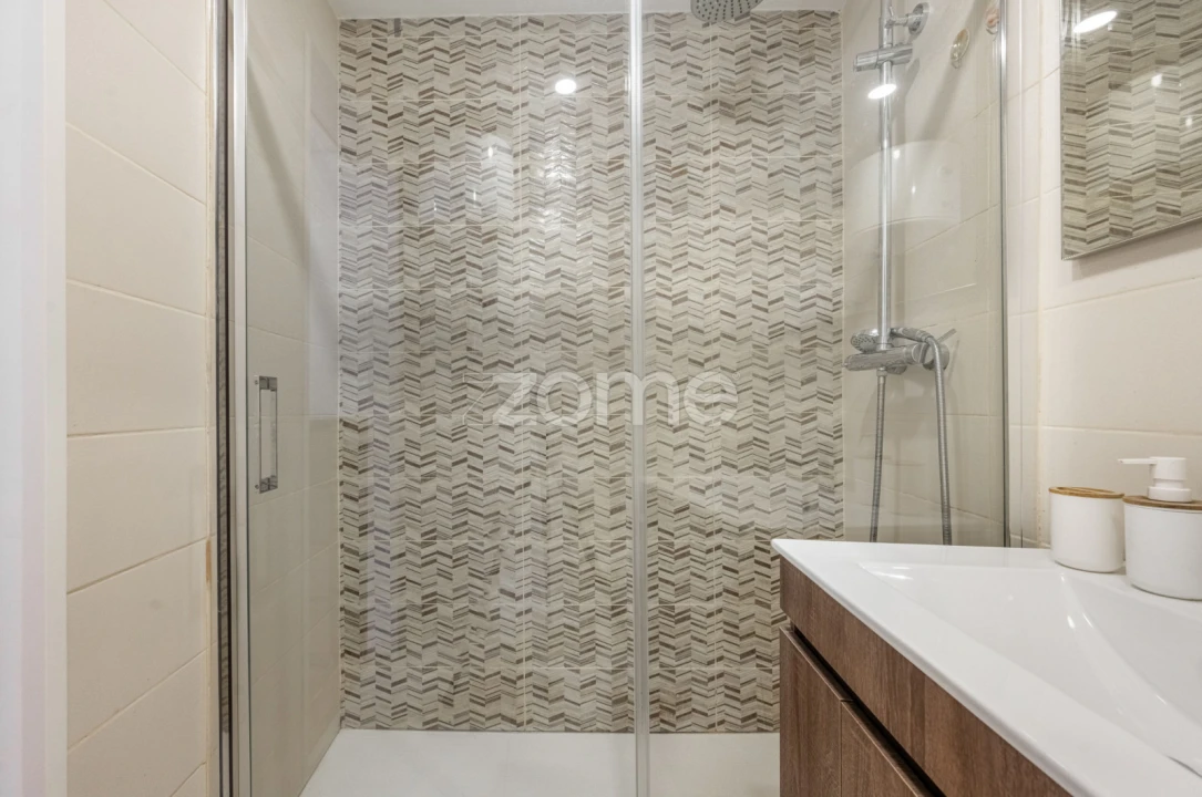 Apartamento T1 para Venda em Lordelo do Ouro e Massarelos Foto 9