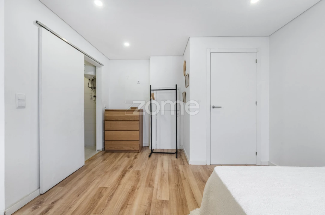 Apartamento T1 para Venda em Lordelo do Ouro e Massarelos Foto 5