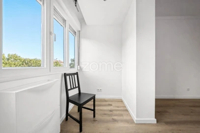 Apartamento T3 para Venda em Carcavelos e Parede