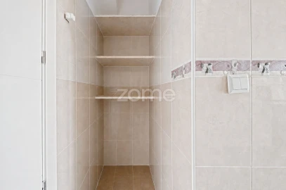 Apartamento T3 para Venda em Carcavelos e Parede