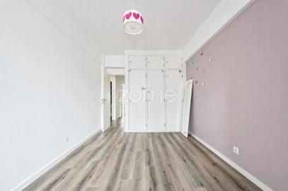 Apartamento T3 para Venda em Carcavelos e Parede