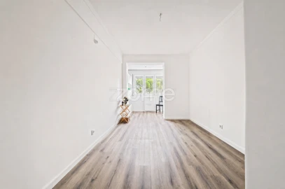 Apartamento T3 para Venda em Carcavelos e Parede