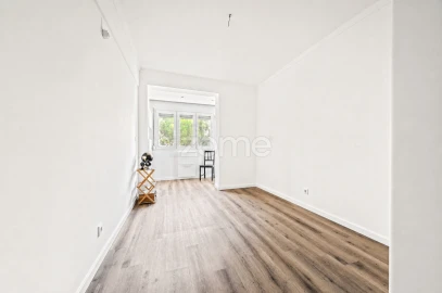 Apartamento T3 para Venda em Carcavelos e Parede
