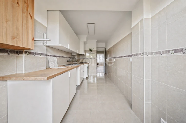 Apartamento T3 para Venda em Carcavelos e Parede Foto 12