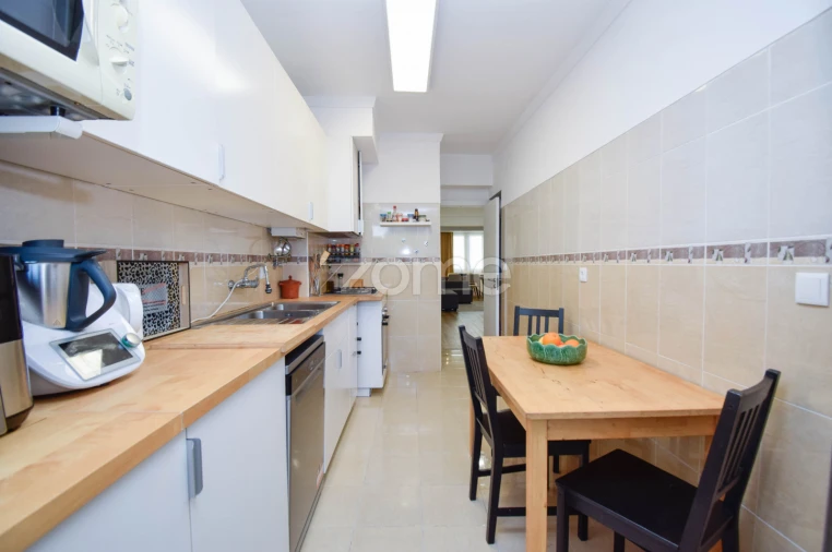 Apartamento T3 para Venda em São Domingos de Rana Foto 4