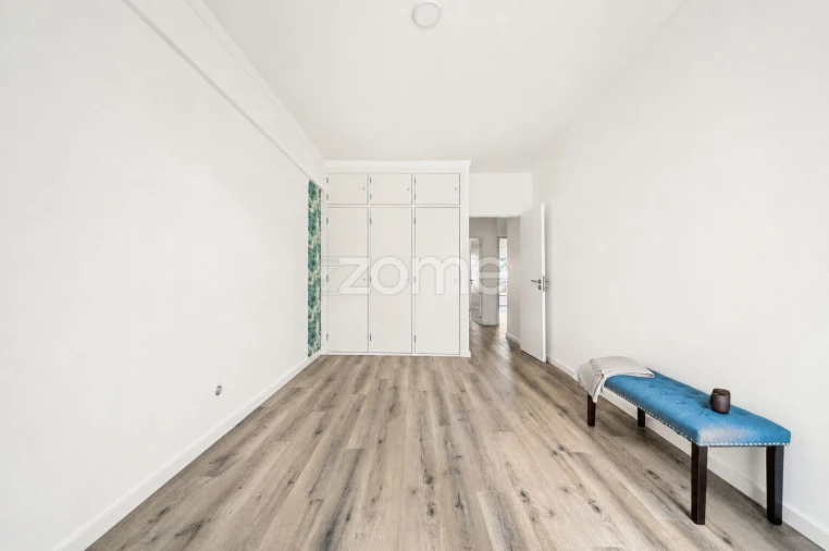 Apartamento T3 para Venda em Carcavelos e Parede Foto 8