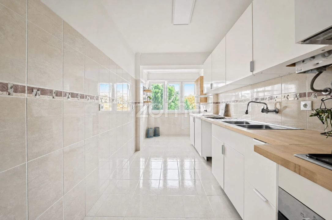 Apartamento T3 para Venda em Carcavelos e Parede Foto 2