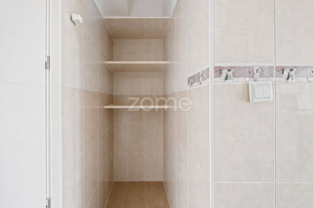 Apartamento T3 para Venda em Carcavelos e Parede Foto 13