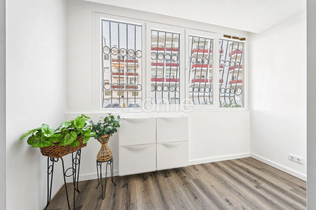 Apartamento T3 para Venda em Carcavelos e Parede Foto 9