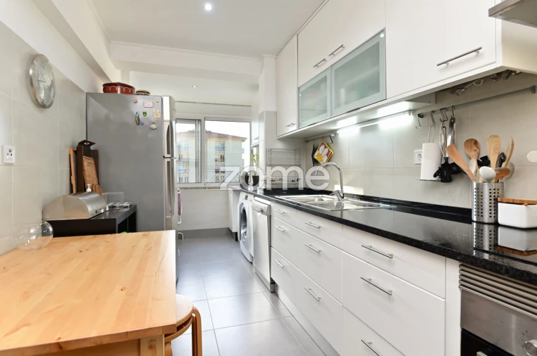 Apartamento T3 para Arrendamento em Alcabideche Foto 1