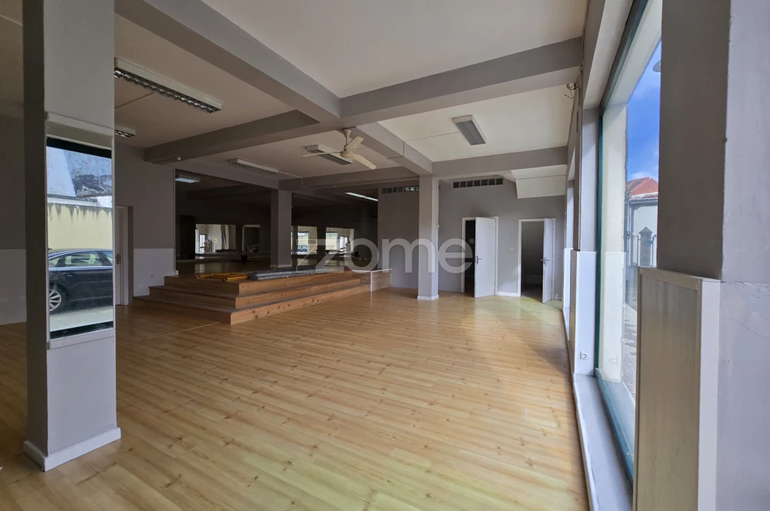 Negócio para Arrendamento em Ribeira Grande (Matriz) Foto 7