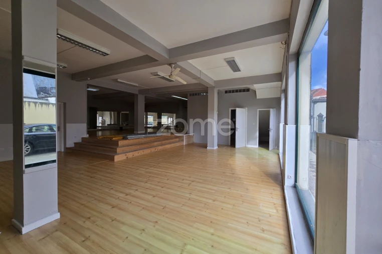 Negócio para Arrendamento em Ribeira Grande (Matriz) Foto 7