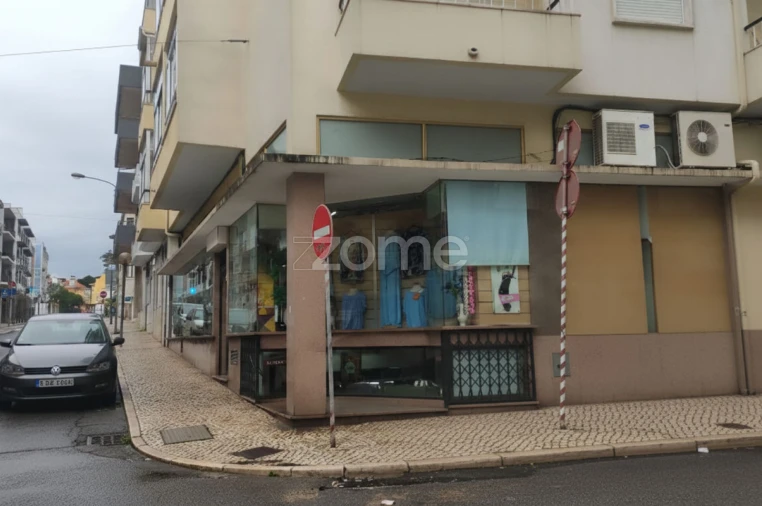 Negócio para Arrendamento em Algés, Linda-A-Velha e Cruz Quebrada-Dafundo Foto 2