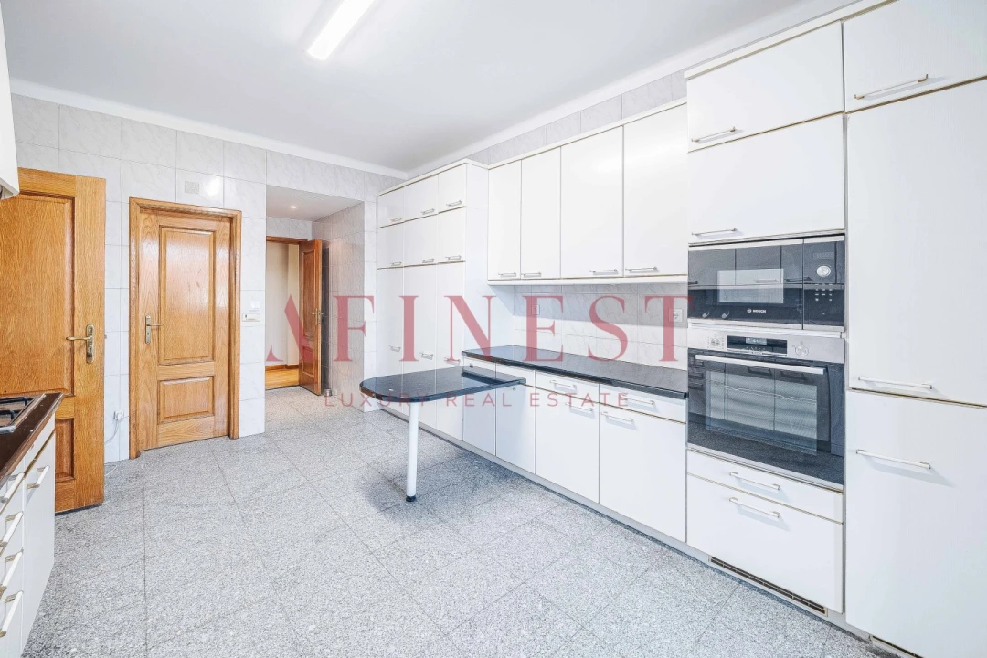 Apartamento T5 para Arrendamento em Alvalade Foto 4