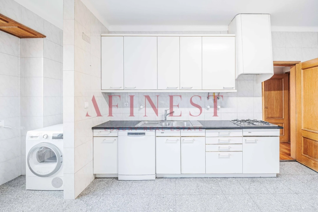 Apartamento T5 para Arrendamento em Alvalade Foto 10