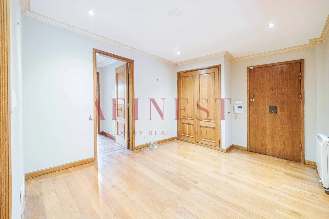 Apartamento T5 para Arrendamento em Alvalade Foto 15