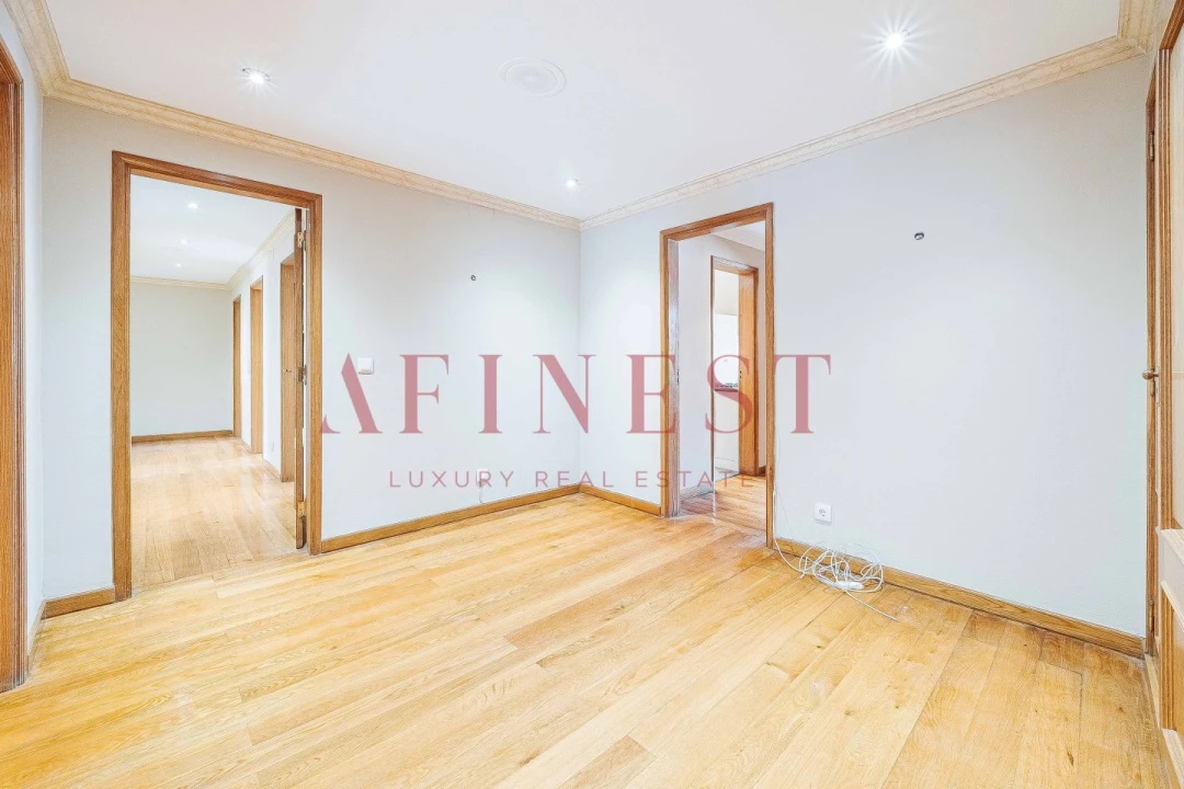 Apartamento T5 para Arrendamento em Alvalade Foto 16